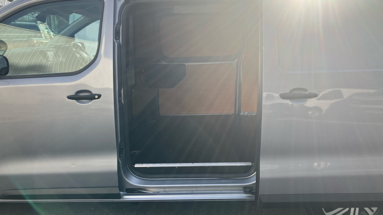 Vauxhall Vivaro L2 Diesel 3100 2.0d 145PS Dynamic H1 Van Auto